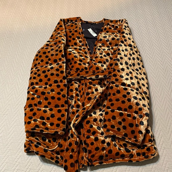 Velvet Quilted Wrap Jacket in Leopard Dot - Picture 2 of 6